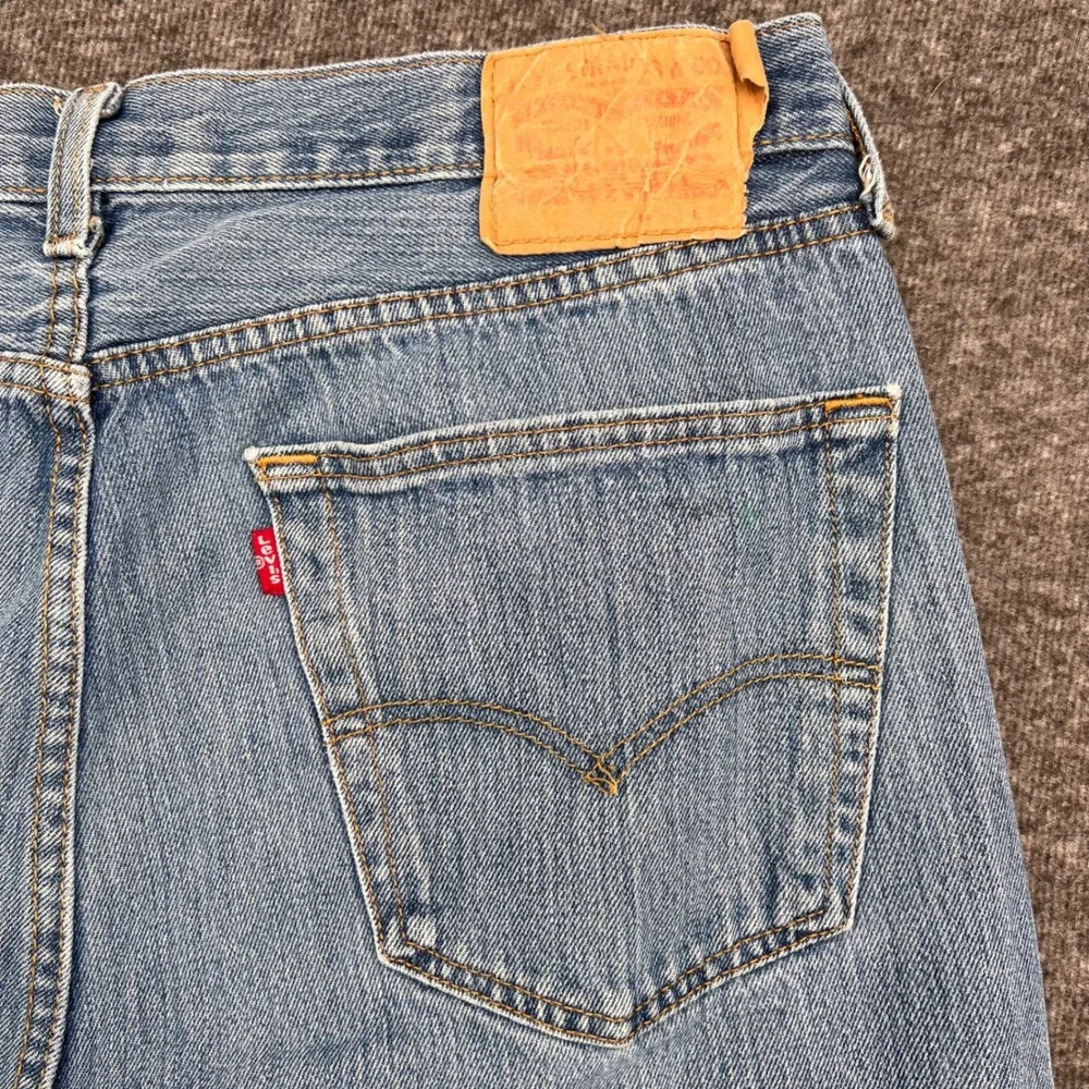 Levis 501 Original Fit Mens Light Wash Blue Straight Leg Button Fly Jeans W34
